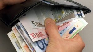 Jos Sinulla On Vielä Tämä 5 Euron Seteli, Sinulla On Käsissäsi 5000 Euron Arvoinen Aarre.