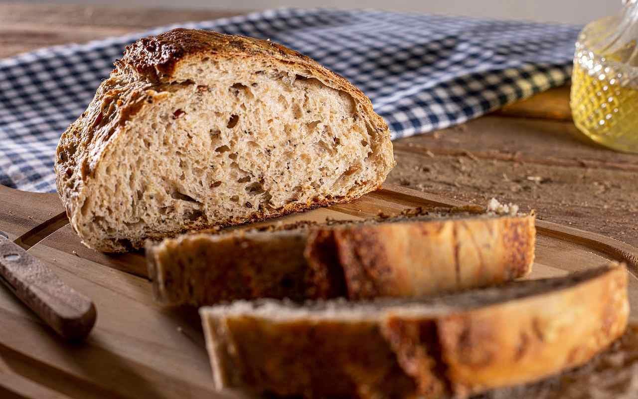 Erään Leipurin Mukaan Paras Tapa Säilyttää Leipää On: ”Älä Koskaan Säilytä Sitä Muovipussissa, Koska Silloin Home Voi Helposti Levitä”.