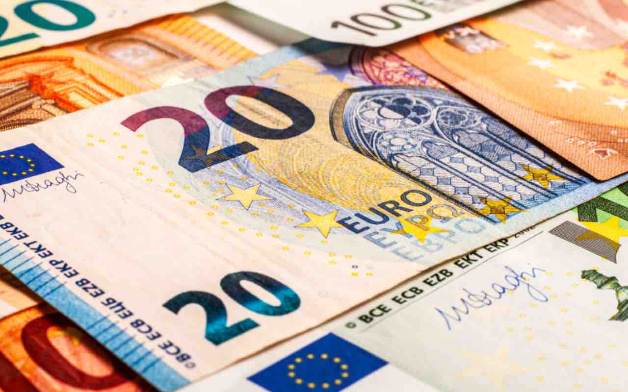Bilbaon Lentokentällä Matkustajalta Löydettiin Matkalaukusta 3900 Yhden Euron Kolikkoa.
