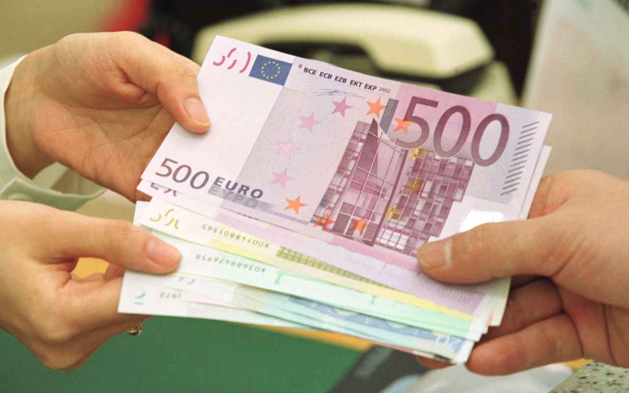 Jopa 500 Euroa Kuukaudessa Kotitöiden Laiminlyönnistä: Äiti Pakottaa Miehensä Maksamaan Sakkoja, Jotta Tämä Auttaisi
