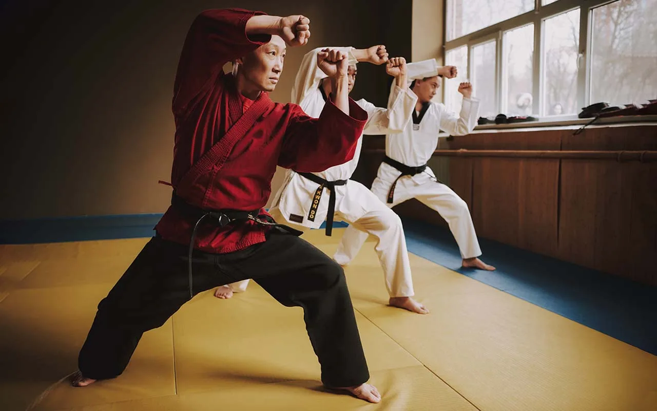 Samurain Harjoitukset Vahvistavat Koko Kehoa: Tekniikka Lihasheikkouden Torjumiseksi 5 Minuutissa Päivässä
