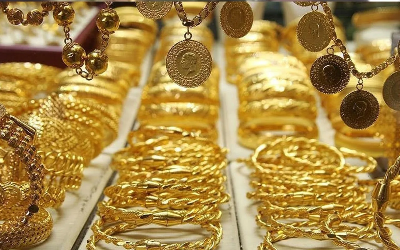 Barcelonan Kirpputoreilta Löydettiin Koruja, Kelloja Ja Kultaa 600 000 Euron Arvosta.